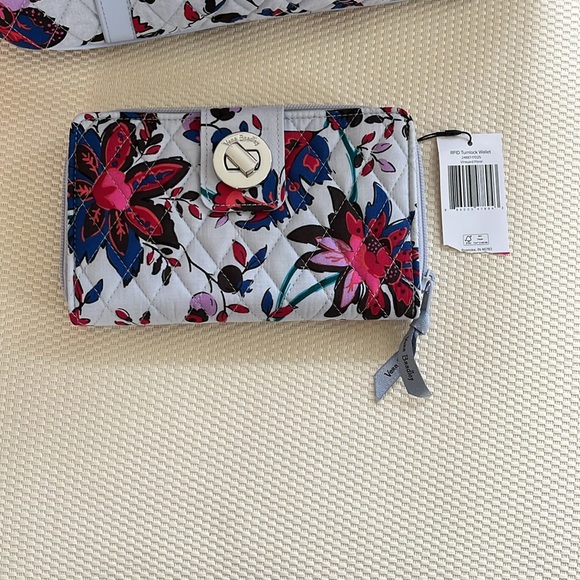 COPY - NWT Vera Bradley Tote With RFID Wallet in Vineyard Floral - Picture 6 of 14